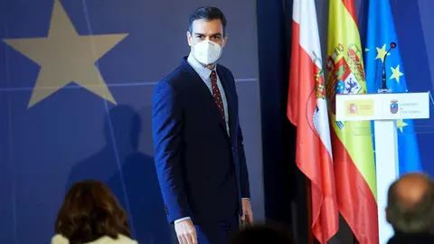 El presidente del Gobierno, Pedro S&aacute;nchez, a su llegada a la Capilla del Seminario Mayor de Comillas, Cantabria.