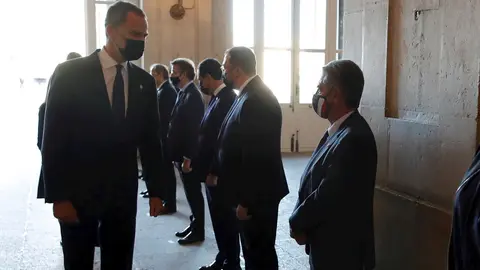 Foto de archivo. El Rey Felipe VI y el presidente de Cantabria, Miguel &Aacute;ngel Revilla 