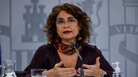 La ministra portavoz y de Hacienda, Mar&iacute;a Jes&uacute;s Montero, comparece en rueda de prensa tras el Consejo de Ministros celebrado en Moncloa, Madrid (Espa&ntilde;a), a 9 de diciembre de 2020.