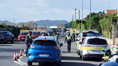 Agentes de Polic&iacute;a realizan controles de movilidad