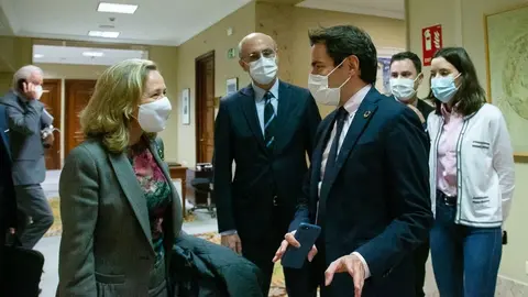 Pedro Casares y la vicepresidenta Calvi&ntilde;o