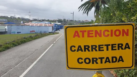 Cartel de carretera cortada