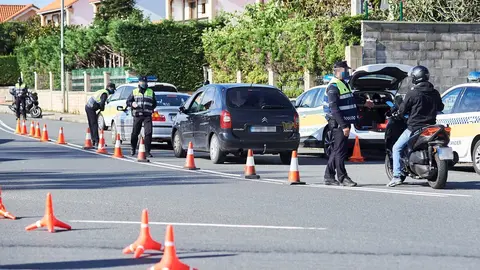 Agentes de Polic&iacute;a Nacional realizan controles de movilidad e