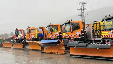 Maquinaria para hacer frente a las nevadas en el Centro de Conservaci&oacute;n de Carreteras del Estado