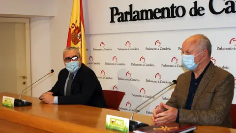 El protavoz parlamentario del PRC, Pedro Hernando (izda) y el alcalde de Reinosa, Jos&eacute; Miguel Barrio