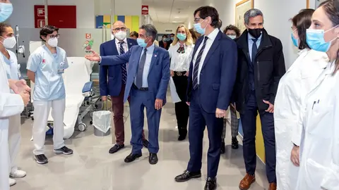 Visita del ministro de Sanidad, Salvador Illa, al Hospital Valdcilla, junto con el presidente de Cantabria, Miguel &Aacute;ngel Revilla; el vicepresidente, Pablo Zuloaga; y el consejero de Sanidad, Miguel Rodr&iacute;guez