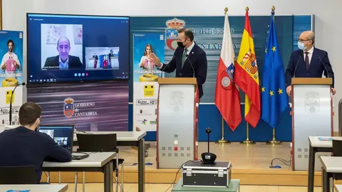 El consejero de Desarrollo Rural, Guillermo Blanco; el director de MARE, Jos&eacute; Mar&iacute;a D&iacute;az; y el gerente de gesti&oacute;n de ECOEMBES para la zona norte, Fernando Bl&aacute;zquez.