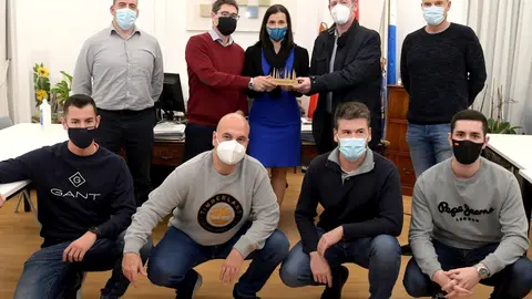 La alcaldesa recibe a la Pe&ntilde;a Bol&iacute;stica Pe&ntilde;acastillo