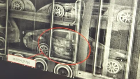 Escaner del veh&iacute;culo que transportaba la droga