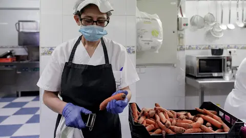 Cocinera con una discapacidad sensorial .