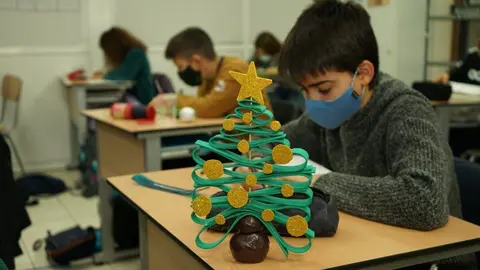 Alumnos de La Salle realizan adornos navide&ntilde;os para San C&aacute;ndido