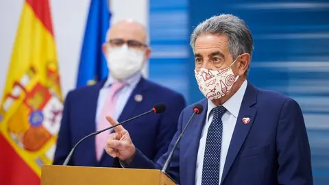 El presidente c&aacute;ntabro Miguel &Aacute;ngel Revilla y el consejero de Sanidad Miguel Rodr&iacute;guez