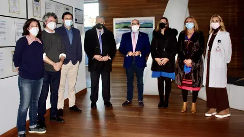 El consejero de Sanidad,Miguel Rodr&iacute;guez, y otras autoridades de la comunidad en la presentaci&oacute;n de un libro homenaje a la historia de Valdecilla