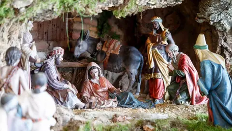 Detalle del Portal de Bel&eacute;n montado en la entrada del Ayuntamiento de Paracuellos del Jarama, a 13 de noviembre de 2020, en Paracuellos del Jarama, Madrid, Espa&ntilde;a. Esta es la primera contrucci&oacute;n que la Asociaci&oacute;n de Belenistas de Madrid ha realizado en la