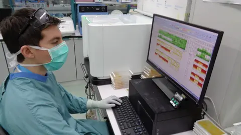 El investigador pre-doctoral en IrsiCaixa y primer autor del estudio, Edwards Pradenas