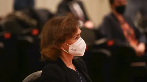 La vicepresidenta primera del Gobierno, Carmen Calvo, durante la inauguraci&oacute;n de la exposici&oacute;n "Concepci&oacute;n Arenal: la pasi&oacute;n humanista 1820-1893", en la Biblioteca Nacional, en Madrid (Espa&ntilde;a), a 15 de diciembre de 2020