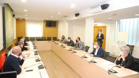 Reuni&oacute;n de alcaldes de la comarca del Besaya sobre el Torreb&uacute;s