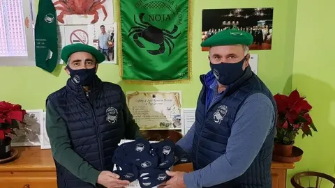 Entrega mascarillas Cofrad&iacute;a de la N&eacute;cora
