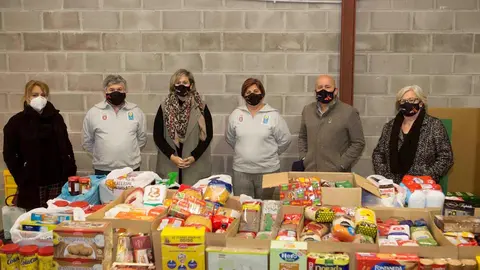 Donaci&oacute;n de la asociaci&oacute;n San Vicente de Muriedas a la Plataforma de Alimentos de Camargo