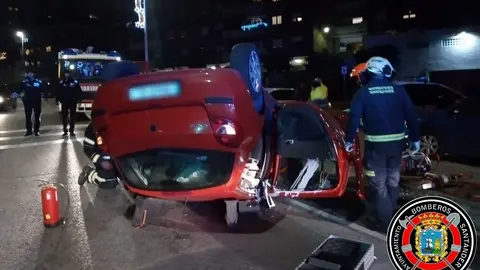 Veh&iacute;culo volcado