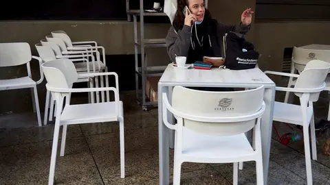 Terrazas en un bar de Pamplona, Navarra (Espa&ntilde;a), a 17 de diciembre de 2020. Navarra reabre hoy el interior de los locales de hosteler&iacute;a con aforo al 30% tras casi dos meses de cierre por las restricciones frente al Covid-19.