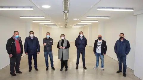 La alcaldesa de Camargo, Esther Bolado, y otros miembros de la Corporaci&oacute;n visitan las obras del nuevo archivo municipal