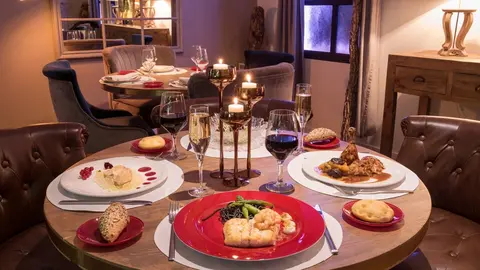 Mesa dispuesta para la cena de Nochebuena