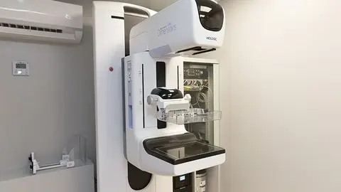 10:00 Aparcamiento frente al Servicio de Urgencias de Valdecilla. La consejera de Sanidad, Mar&iacute;a Luisa Real, visita la nueva unidad m&oacute;vil del Programa de Detecci&oacute;n Precoz del C&aacute;ncer de Mama. 15 de marzo de 2018 &copy; Ra&uacute;l Lucio