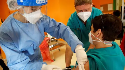 Simulacro de vacunaci&oacute;n contra el coronavirus en el CAD de Cueto