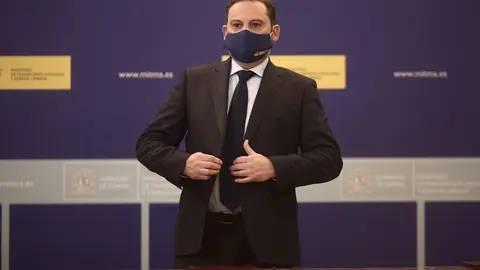 El ministro de Transportes, Movilidad y Agenda Urbana, Jos&eacute; Luis &Aacute;balos, preside el acto de firma de protocolos generales entre su Ministerio y varios ayuntamientos