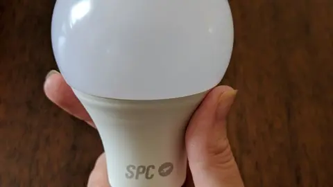 Bombilla inteligente Sirius 1050 de SPC