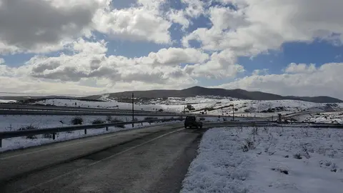 Carretera nevada en Cantabria