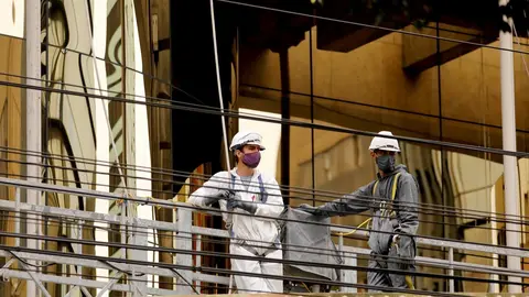 Trabajadores de la construcci&oacute;n en Lima, en plena crisis de la pandemia