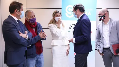 (I-D) El presidente de CEOE, Antonio Garamendi; el l&iacute;der de UGT, Pepe &Aacute;lvarez; la ministra de Trabajo, Yolanda D&iacute;az; el presidente de Cepyme, Gerardo Cuevas; y el l&iacute;der de CCOO, Unai Sordo, en una imagen de archivo