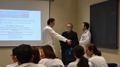 Charla del doctor Daniel Lopez-Acu&ntilde;a, ex Director de Acci&oacute;n Sanitaria en Situaciones de Crisis de la Organizaci&oacute;n Mundial de la Salud (OMS).