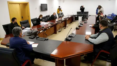 Representantes del Gobierno de Cantabria y Ayuntamiento de Reinosa con afectados por las inundaciones de Reinosa y Campoo