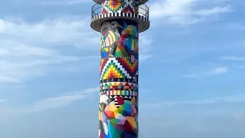 Faro de Ajo pintado por Okuda