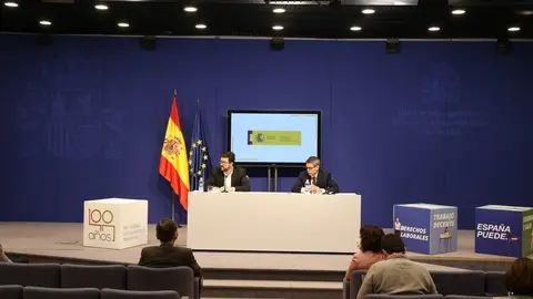 El secretario de Estado de Empleo y Econom&iacute;a Social, Joaqu&iacute;n P&eacute;rez Rey, y el de Seguridad Social y Pensiones, Israel Arroyo