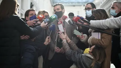 El presidente del PP, Pablo Casado, atiende a los medios, en Madrid (Espa&ntilde;a) a 5 de enero de 2021.