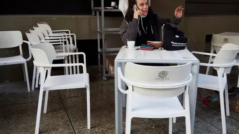 Terrazas en un bar de Pamplona, Navarra (Espa&ntilde;a), a 17 de diciembre de 2020. Navarra reabre hoy el interior de los locales de hosteler&iacute;a con aforo al 30% tras casi dos meses de cierre por las restricciones frente al Covid-19.