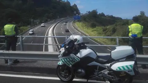 Motoristas de la Guardia Civil de Tr&aacute;fico