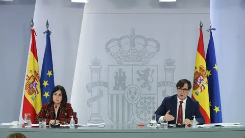 La ministra de Pol&iacute;tica Territorial, Carolina Darias y el ministro de Sanidad, Salvador Illa en rueda de prensa tras la Reuni&oacute;n del Comit&eacute; de seguimiento del coronavirus en el Complejo de la Moncloa