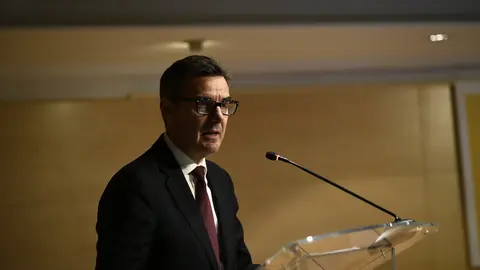 El secretario general del Tesoro, Carlos San Basilio, durante su intervenci&oacute;n en la rueda de prensa sobre el papel del MEDE y el futuro de la Uni&oacute;n Econ&oacute;mica y Monetaria.