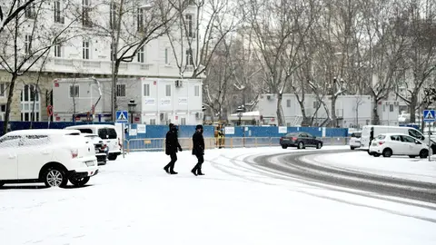 Segundo d&iacute;a de nieve en la capital tras el paso de la borrasca Filomena, en Madrid (Espa&ntilde;a), a 8 de enero de 2021. La Comunidad de Madrid ha activado hoy el nivel 2 del Plan de Inclemencias Invernales para gestionar el temporal de fr&iacute;o y nieve que afecta 