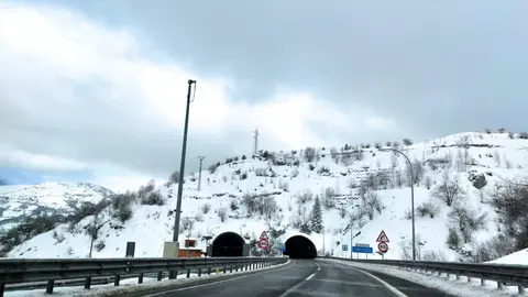 Autopista con nieve