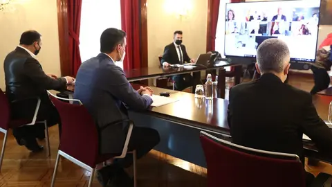 El presidente del Gobierno, Pedro S&aacute;nchez (centro), el ministro del Interior, Fernando Grande-Marlaska (d) y el ministro de Transportes, Movilidad y Agenda Urbana, Jos&eacute; Luis &Aacute;balos (i),