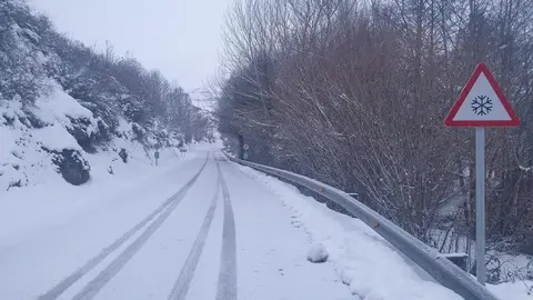 Carretera de Cantabria nevada