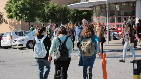 Estudiantes en una facultad de la Universidad de M&aacute;laga (UMA)