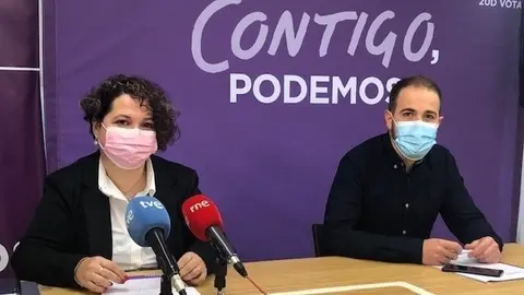 La secretaria de Organizaci&oacute;n de Podemos Cantabria, Mercedes Gonz&aacute;lez, y el coordinador auton&oacute;mico, Luis del Pi&ntilde;al