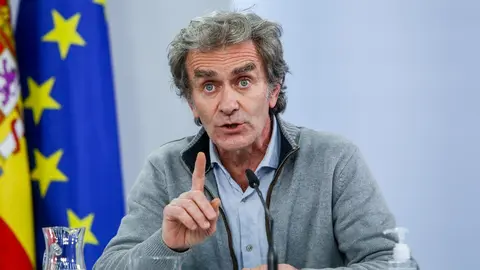 El director del Centro de Coordinaci&oacute;n de Alertas y Emergencias Sanitarias del Ministerio de Sanidad, Fernando Sim&oacute;n, ofrece una rueda de prensa tras la reuni&oacute;n del Consejo Interterritorial del Sistema Nacional de Salud, en Madrid, a 28 de diciembre